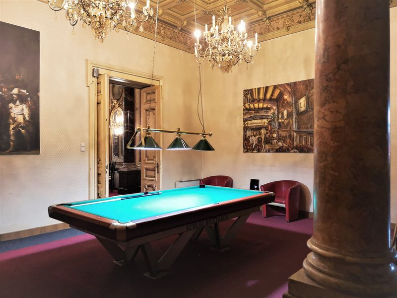 London Club - Image 1